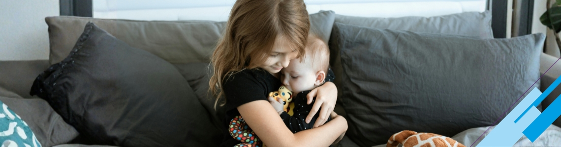 Geschwisterliebe von Anfang an: Wie Sie Ihr Kind gut auf das neue Baby vorbereiten